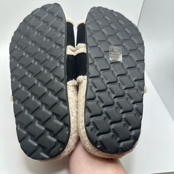 CUSHIONAIRE Women's Cuddle Fur Faux Shearling lined slide sandal +Memory Foam 8. - Picture 5 of 7